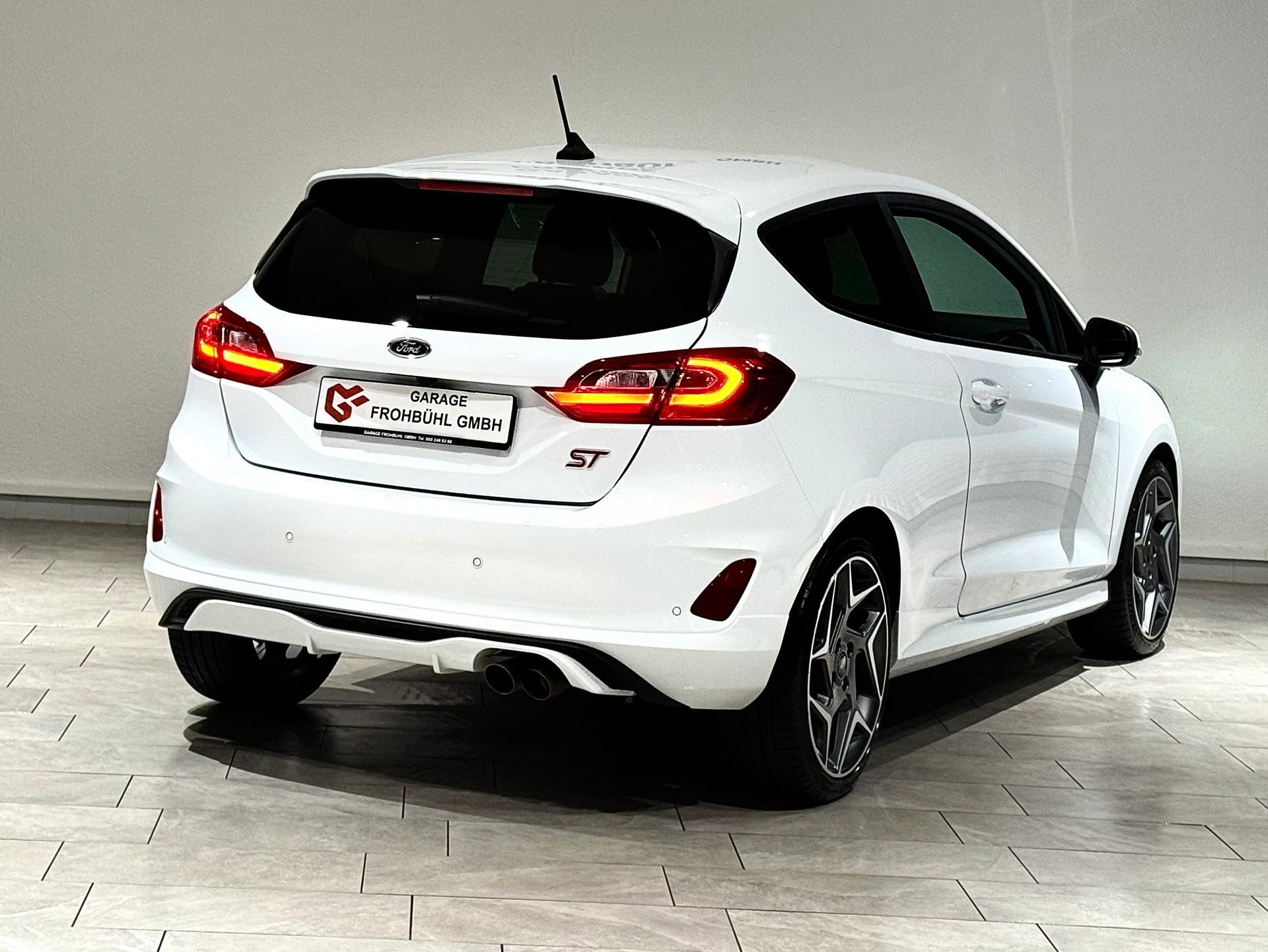 FORD Fiesta 1.5 SCTi ST Edition-showroom-element-3