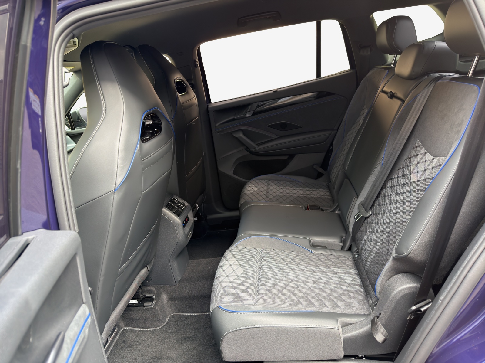 VW Tayron 2.0 TSI R-Line DSG 4Motion-image-11