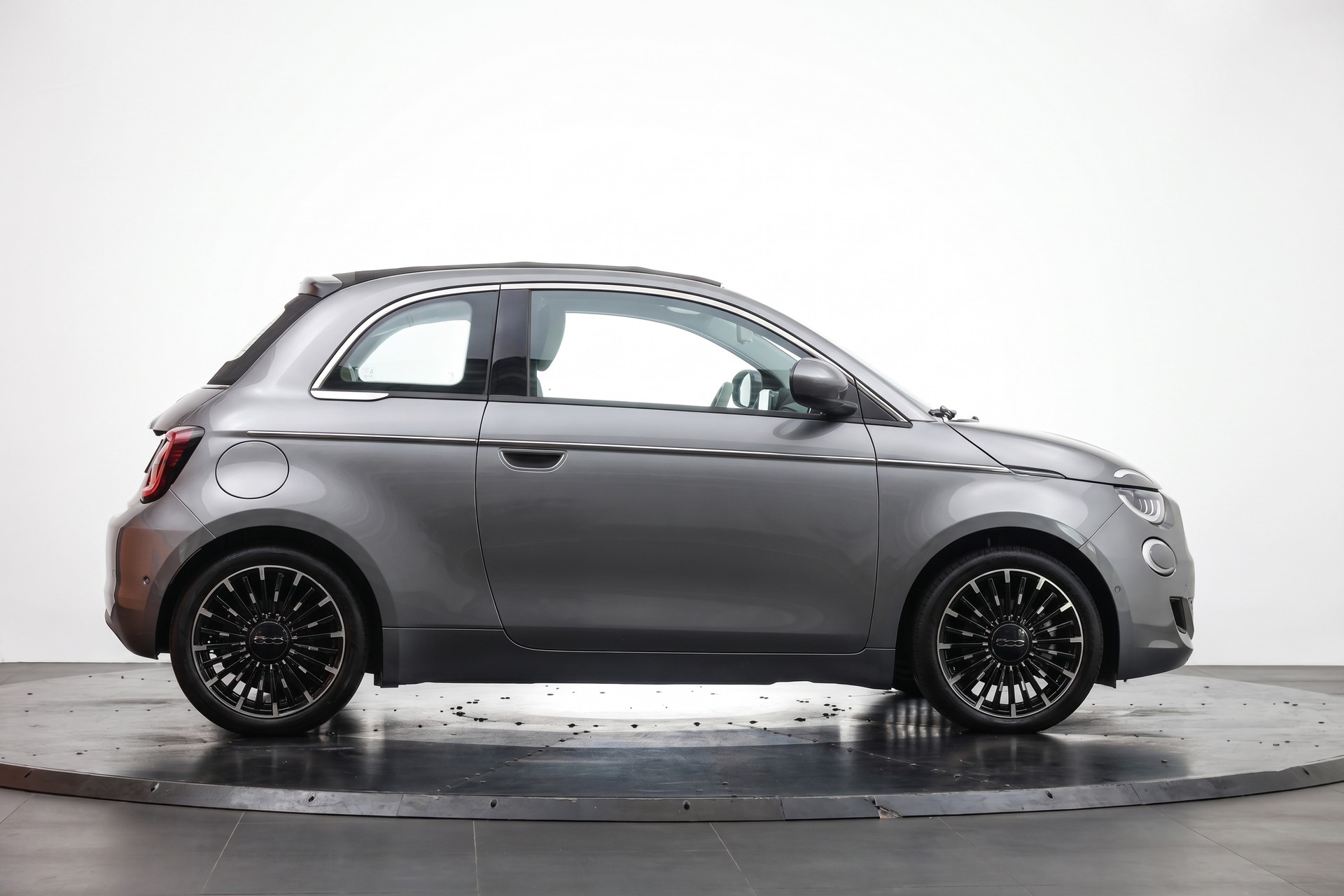 FIAT 500 C electric 87 kW La Prima By Bocelli-showroom-element-3