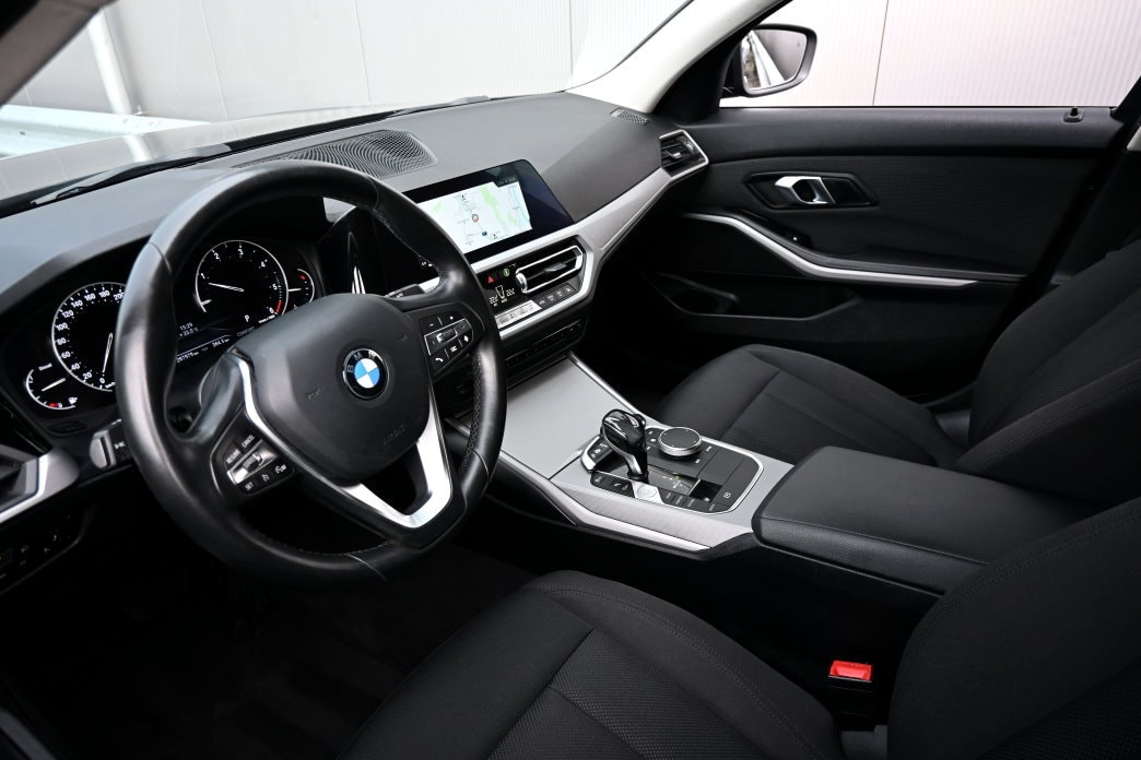 BMW 320d xDrive Touring Steptronic-image-7