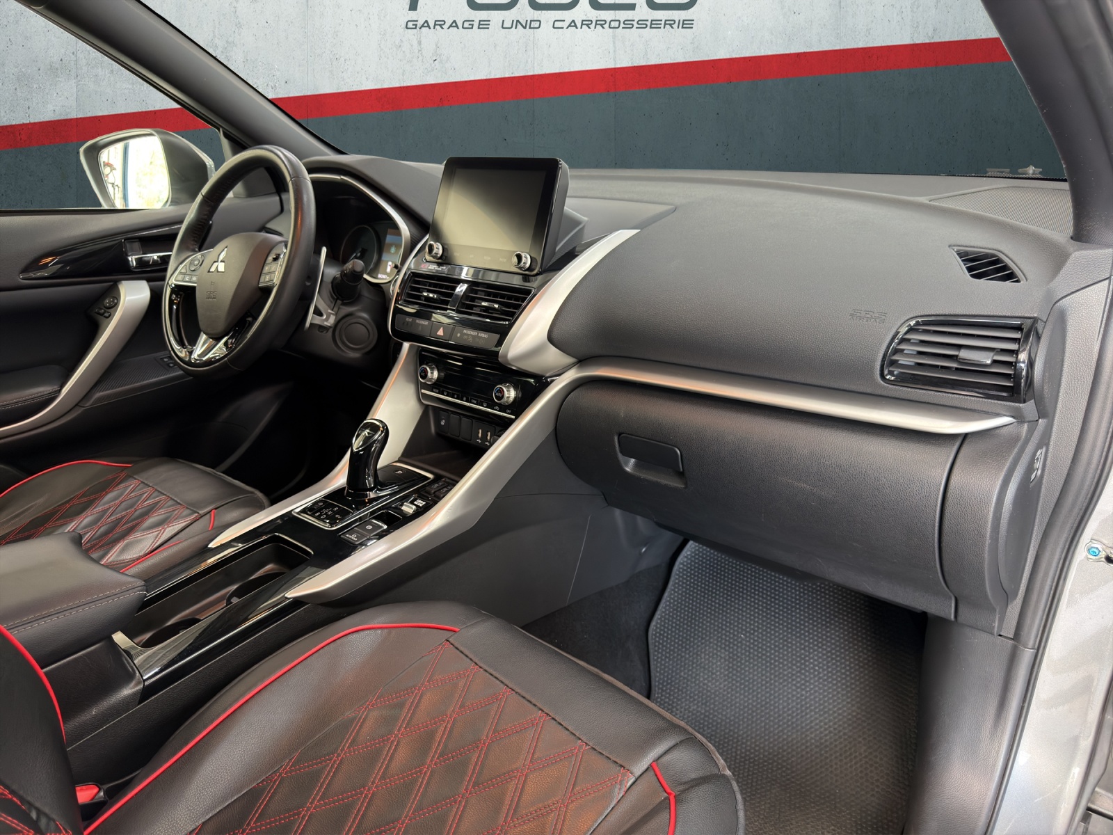 MITSUBISHI Eclipse Cross 2.4 PHEV Intense 4WD-image-17