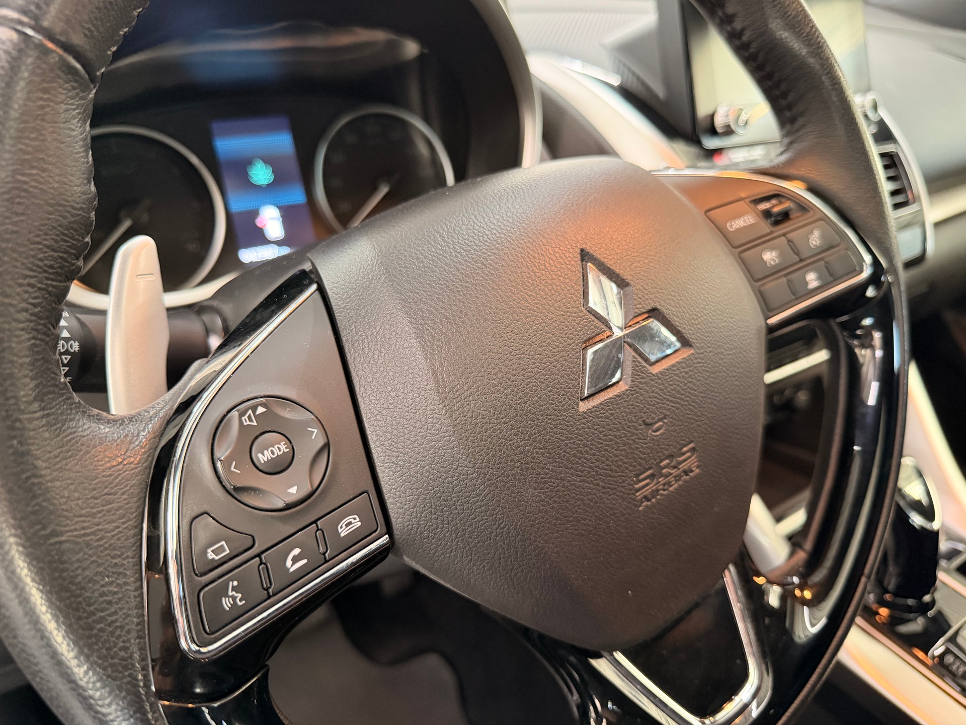 MITSUBISHI Eclipse Cross 2.4 PHEV Intense 4WD-image-11
