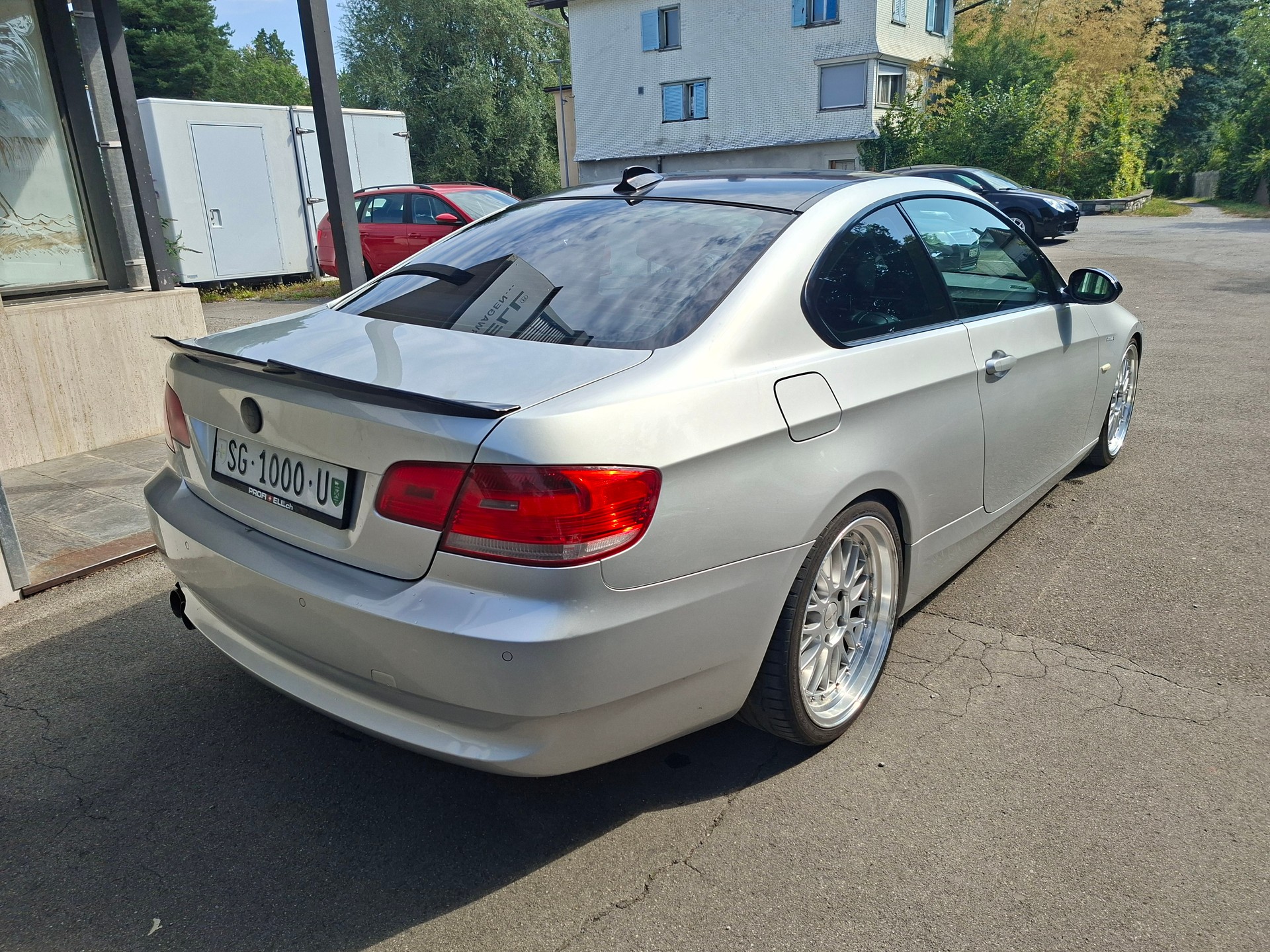 BMW 325i Coupé-showroom-element-1
