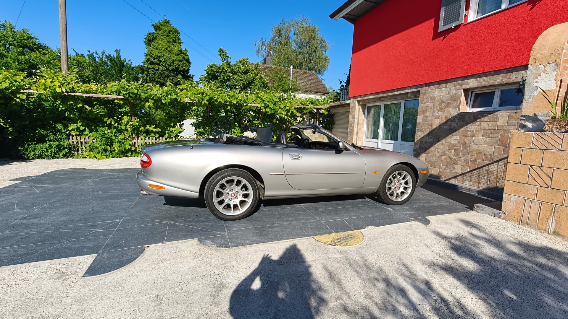 JAGUAR XKR S/C Convertible-showroom-element-2