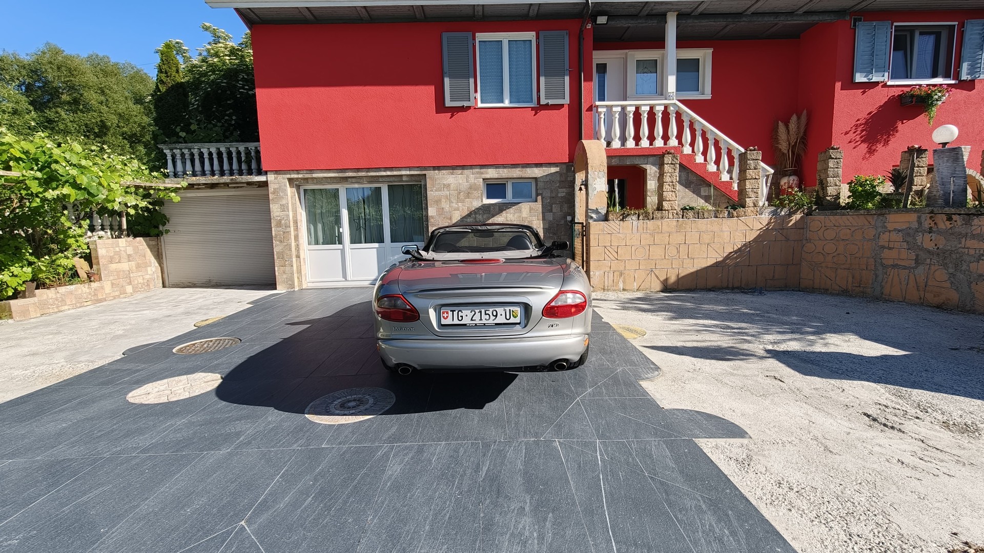JAGUAR XKR S/C Convertible-showroom-element-1
