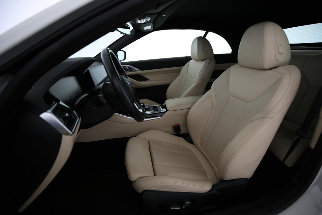 BMW 420i Cabrio-showroom-element-2