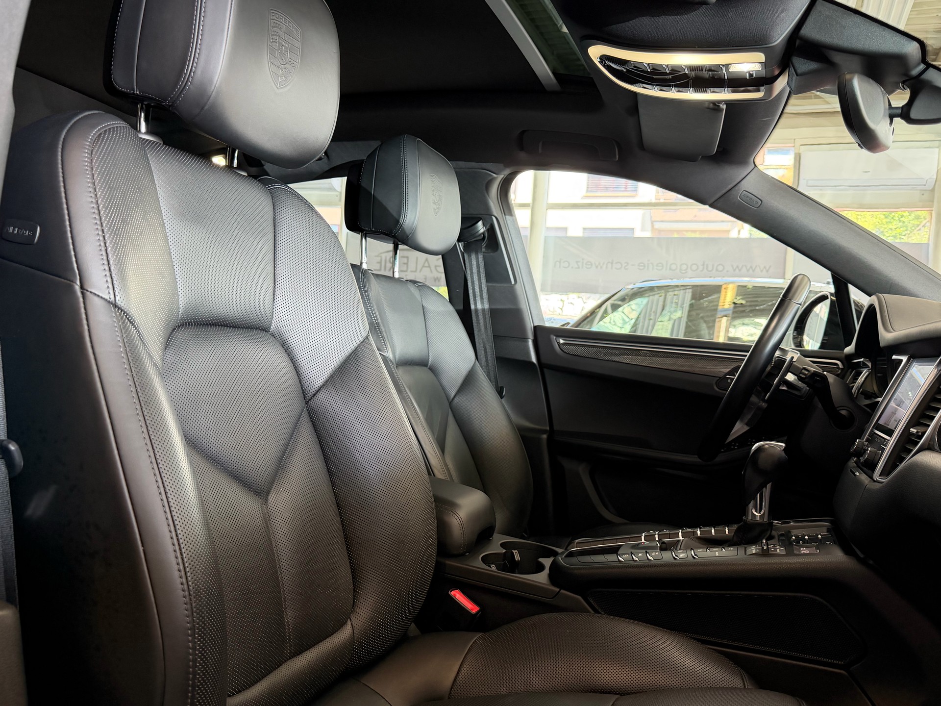 PORSCHE Macan PDK | CH | Swiss Package | Panorama | Sitzbelüftung | Carbon | Memory | DAB |-image-33