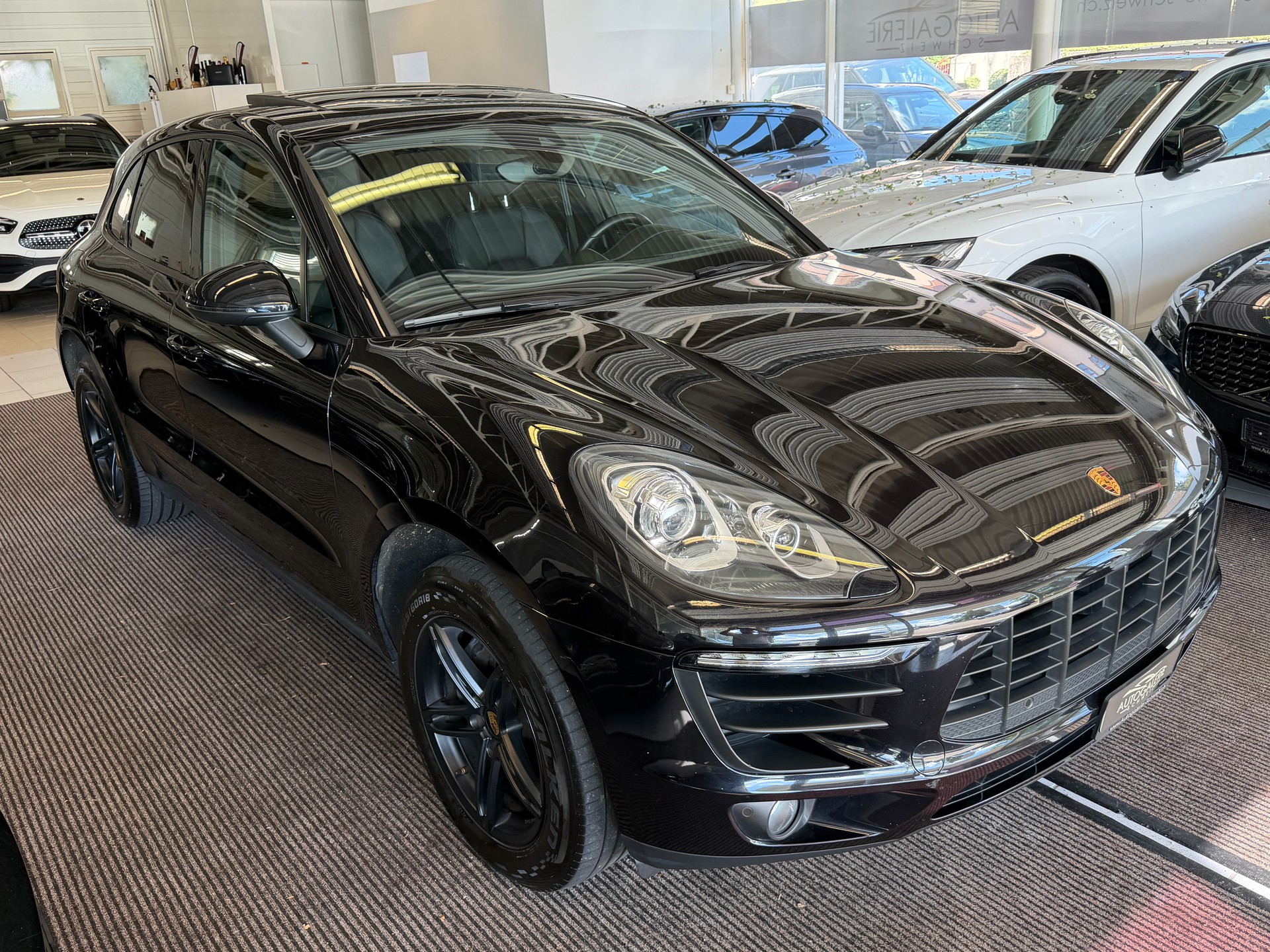PORSCHE Macan PDK | CH | Swiss Package | Panorama | Sitzbelüftung | Carbon | Memory | DAB |-image-37