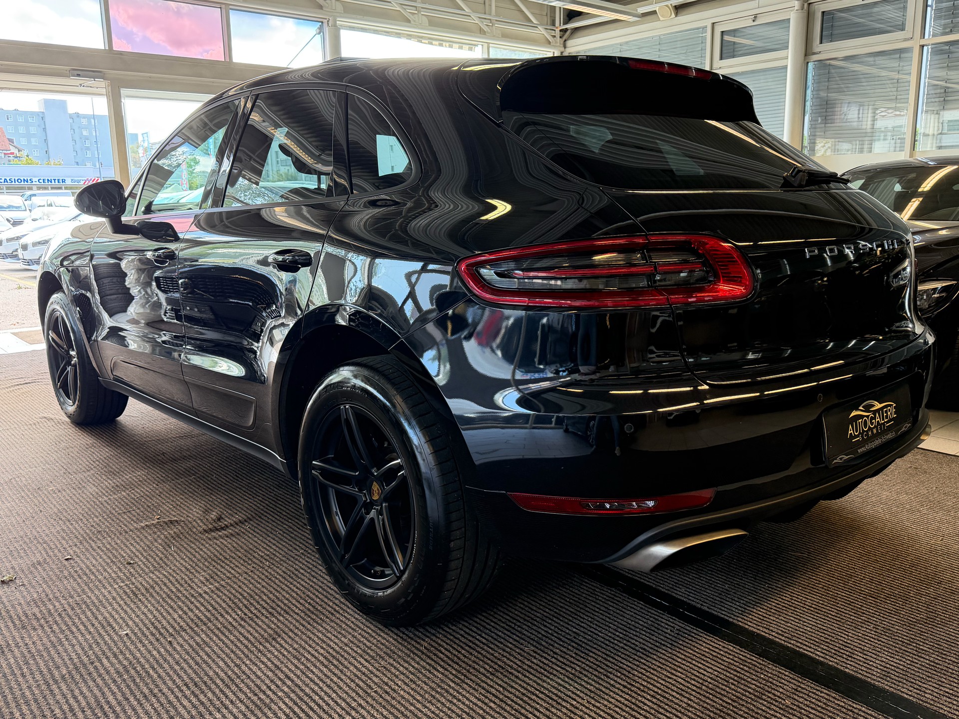 PORSCHE Macan PDK | CH | Swiss Package | Panorama | Sitzbelüftung | Carbon | Memory | DAB |-image-25