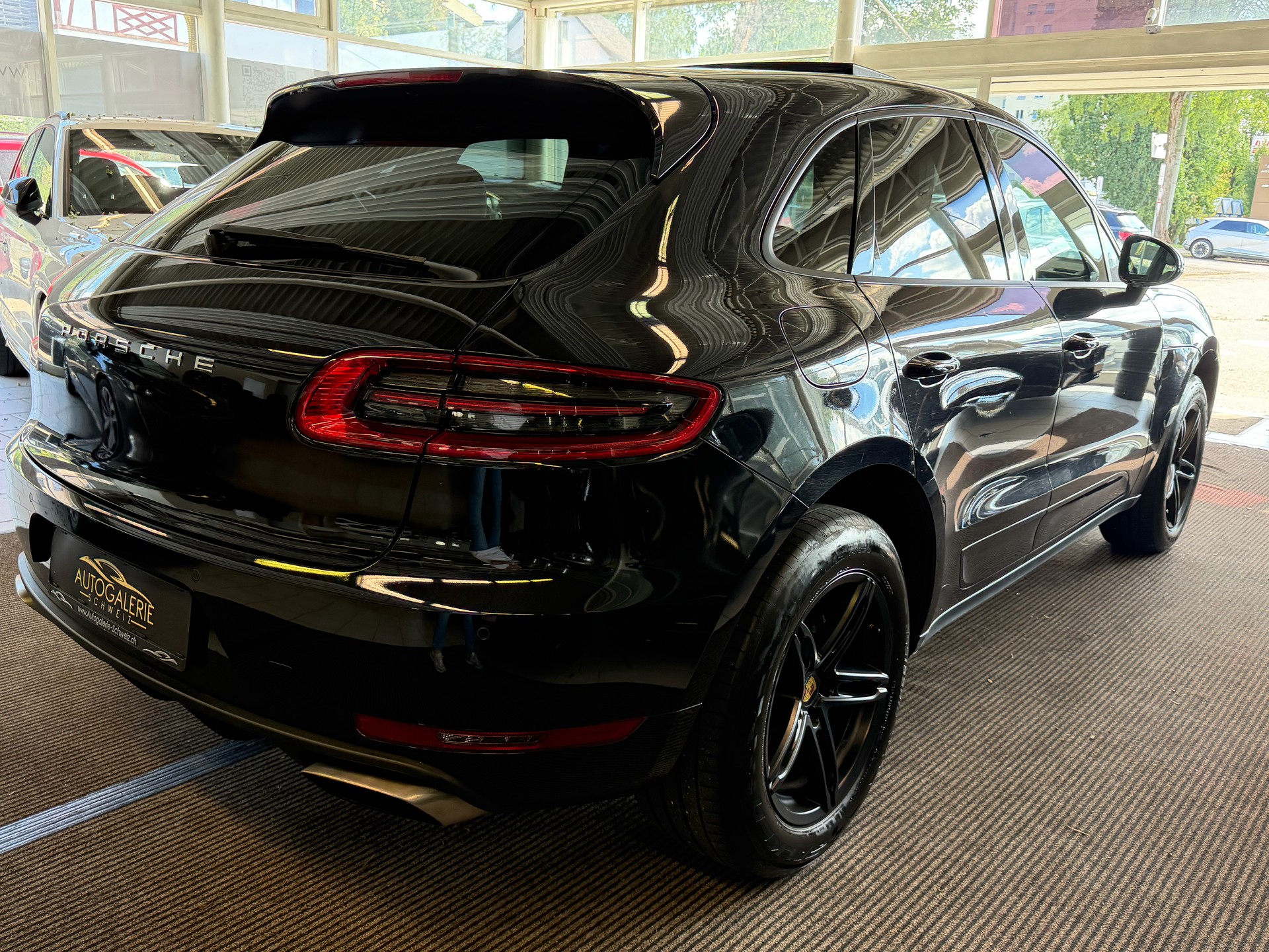 PORSCHE Macan PDK | CH | Swiss Package | Panorama | Sitzbelüftung | Carbon | Memory | DAB |-image-28