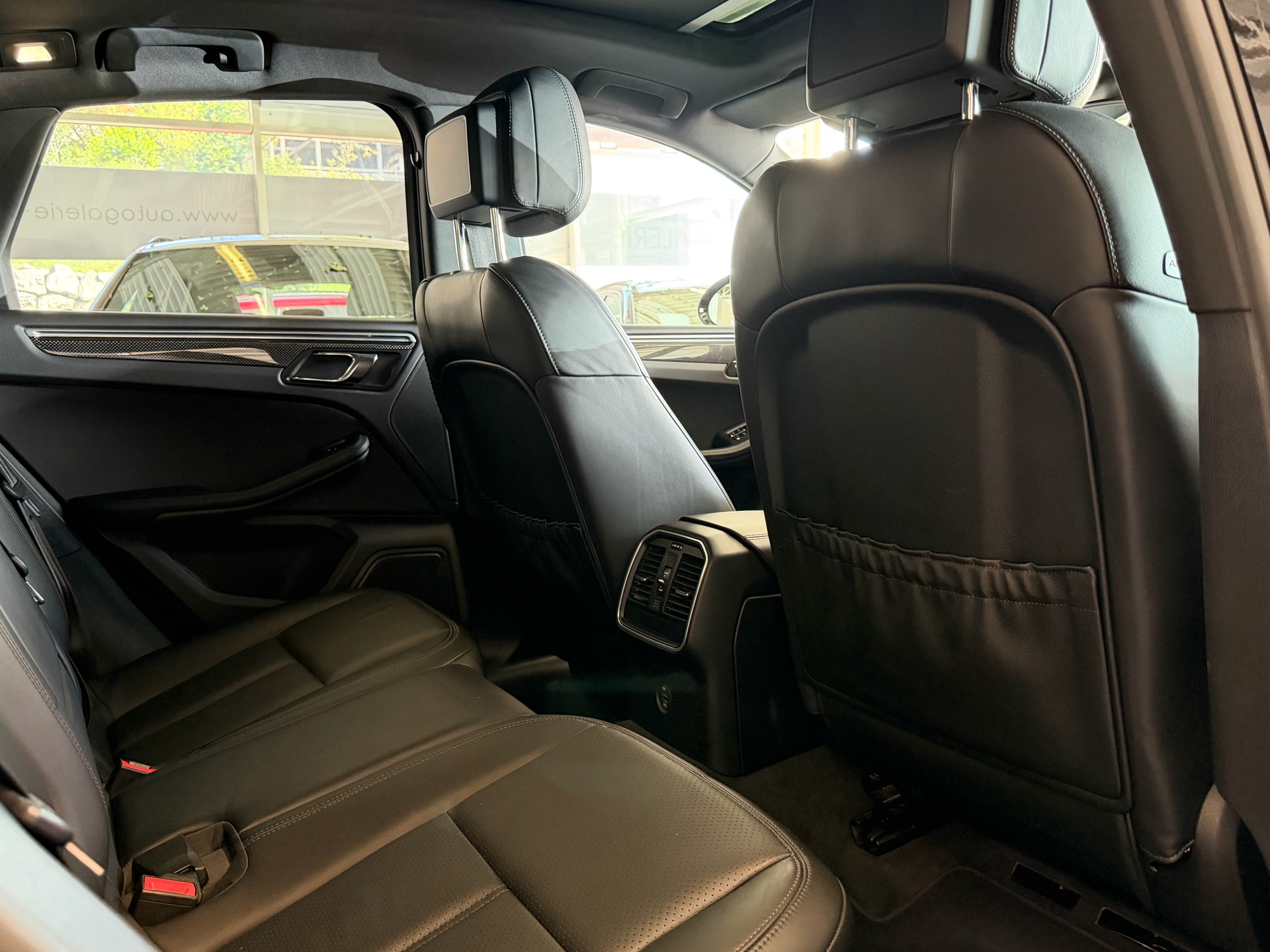 PORSCHE Macan PDK | CH | Swiss Package | Panorama | Sitzbelüftung | Carbon | Memory | DAB |-image-30