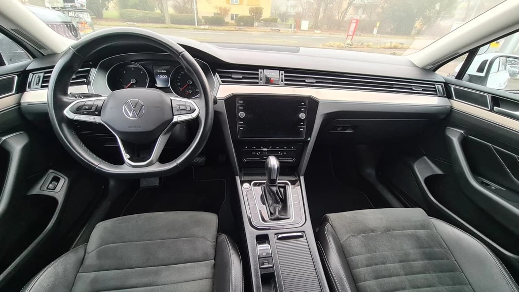 VW Passat 2.0 TDI BMT Elegance DSG ** Alcantara-Leder ** Gr-Navi ** RF-Kamera ** ** Abstandsregelsysteme ** Modell 2022 **-image-11