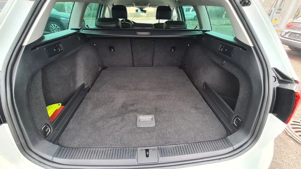 VW Passat 2.0 TDI BMT Elegance DSG ** Alcantara-Leder ** Gr-Navi ** RF-Kamera ** ** Abstandsregelsysteme ** Modell 2022 **-image-7