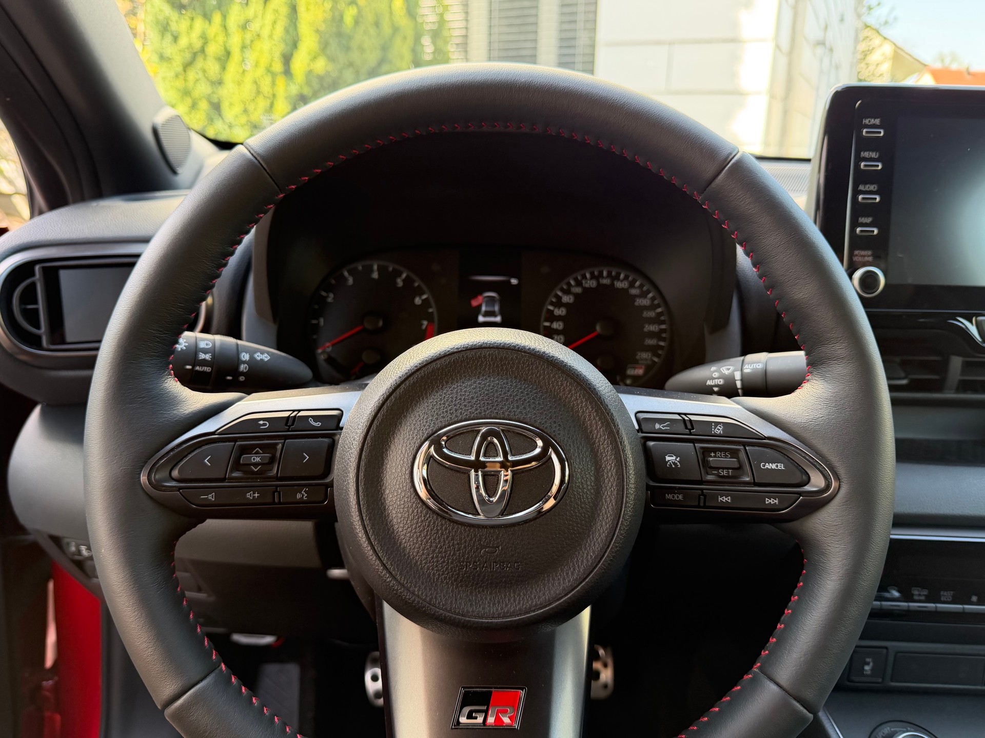 TOYOTA Yaris 1.6 GR Turbo Sport 4x4 UNIKAT *Top-Ausstattung*Circuit Pack*Garantie*-image-10
