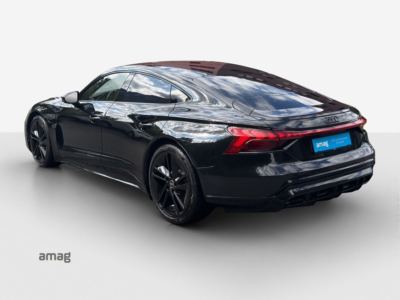 AUDI e-tron GT quattro-showroom-element-2