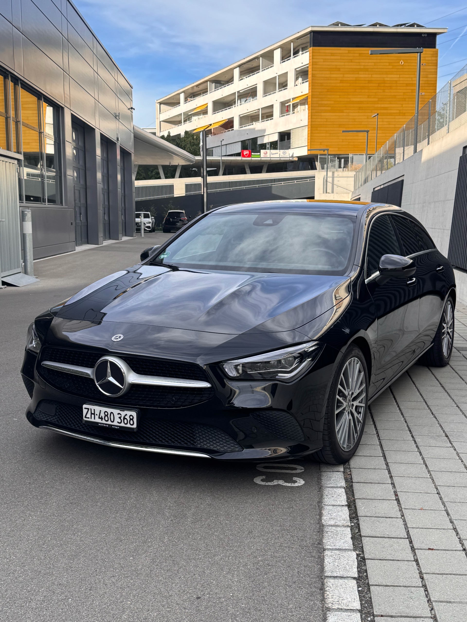 MERCEDES-BENZ CLA 200 Progressive