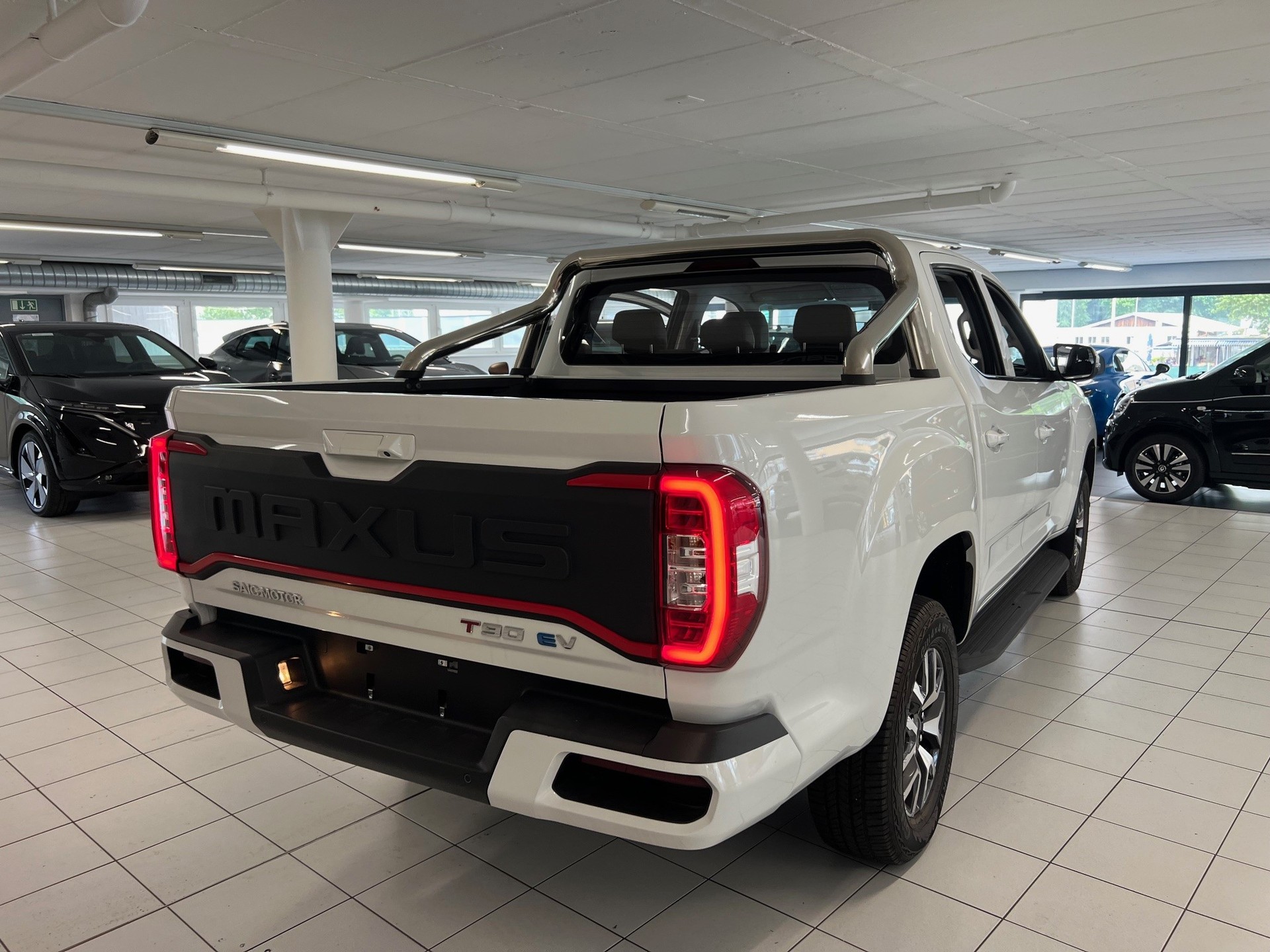 MAXUS T90 EV-image-6