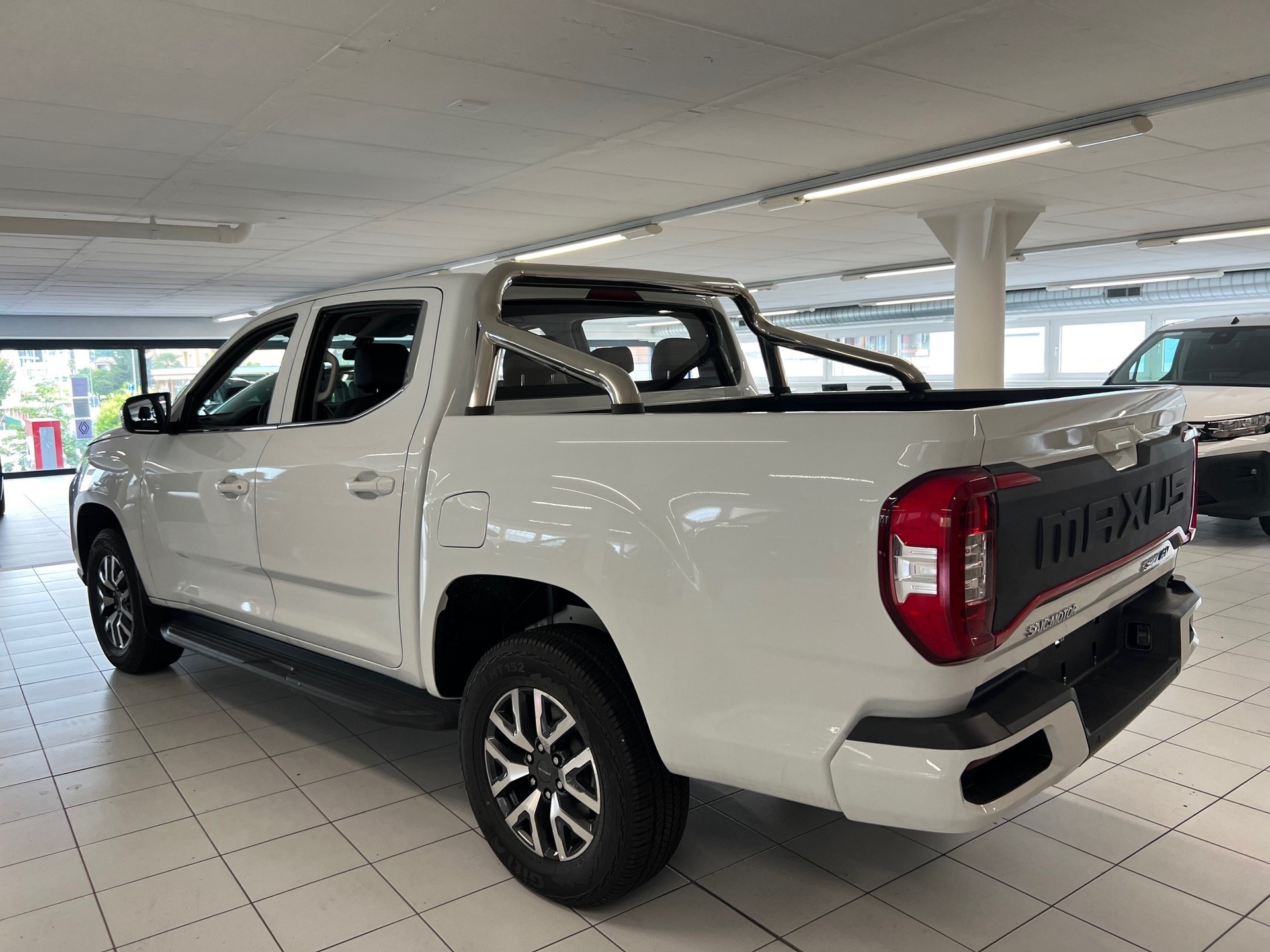 MAXUS T90 EV-image-5