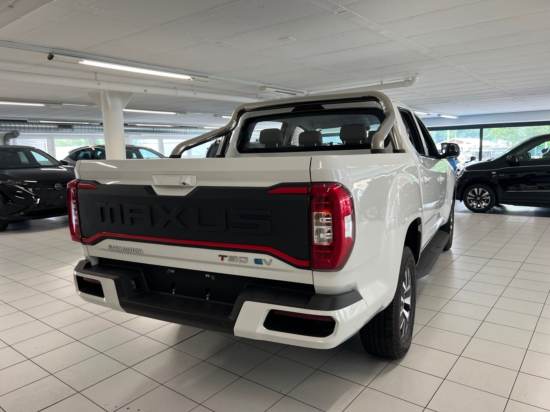 MAXUS T90 EV-image-1