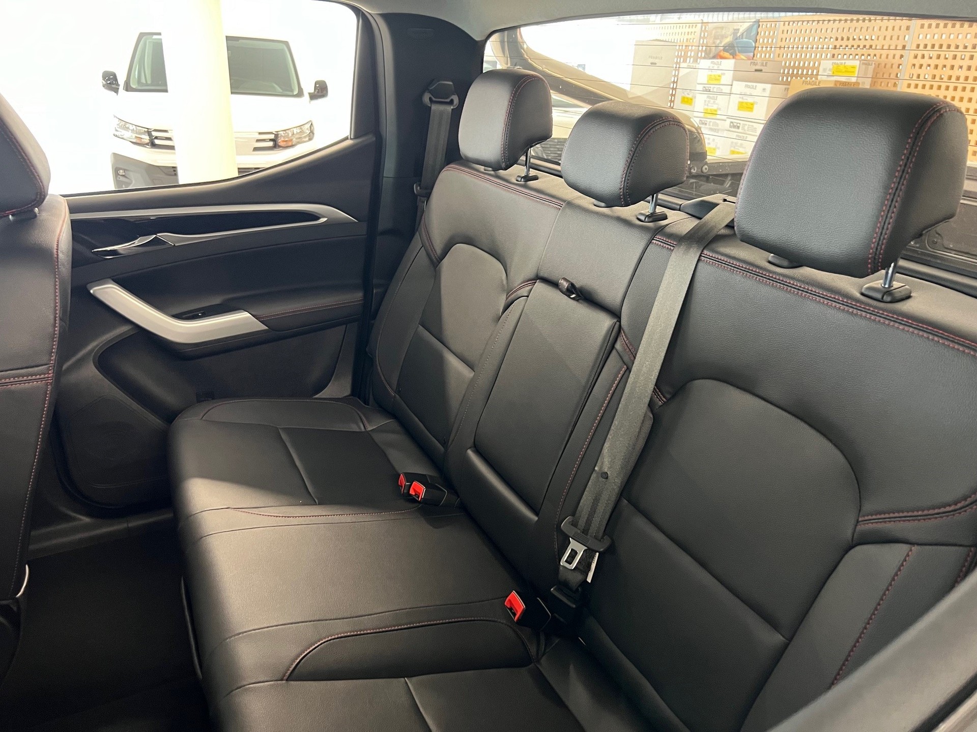 MAXUS T90 EV-image-8
