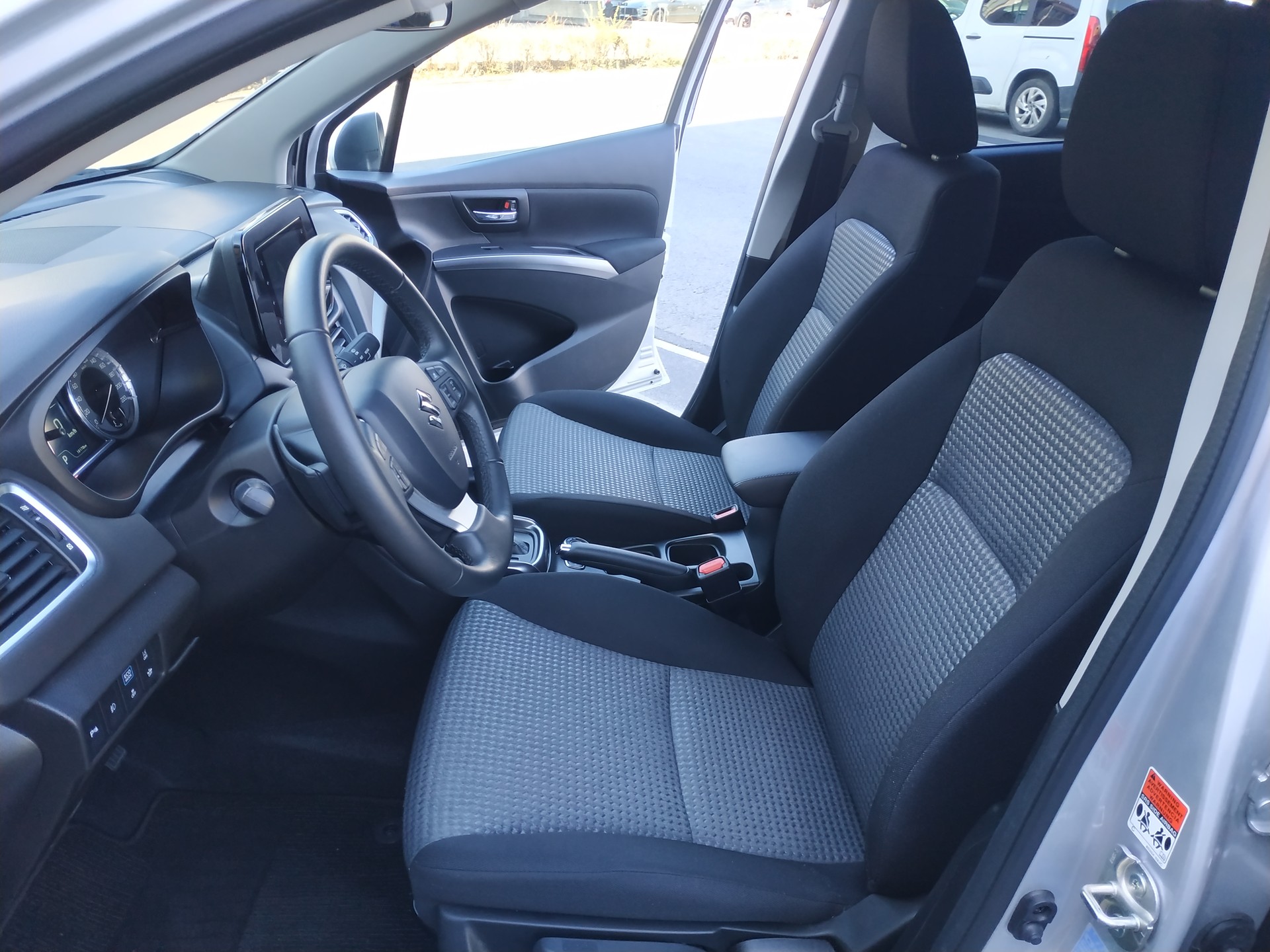 SUZUKI S-Cross 1.5 Compact+ Hybrid-image-11