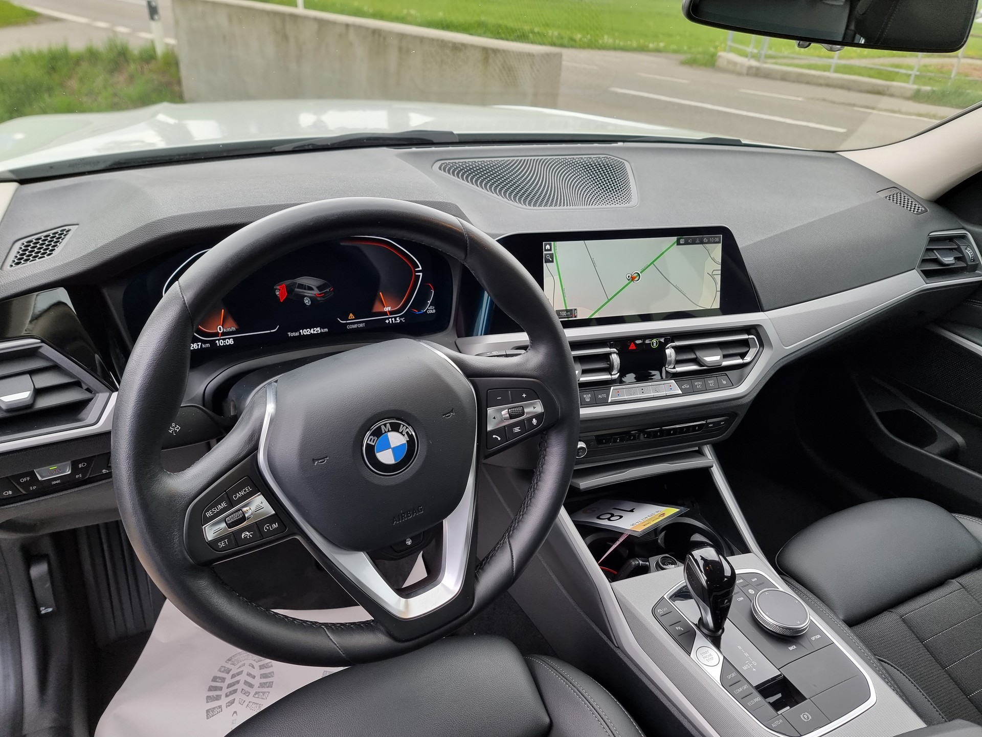 BMW 320d xDrive 48V Touring Steptronic-image-5