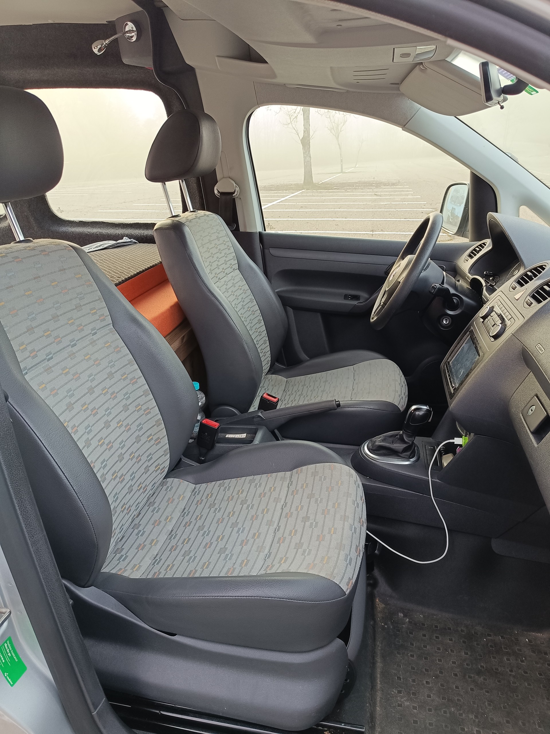 VW Caddy 1.6 TDI DSG-image-5