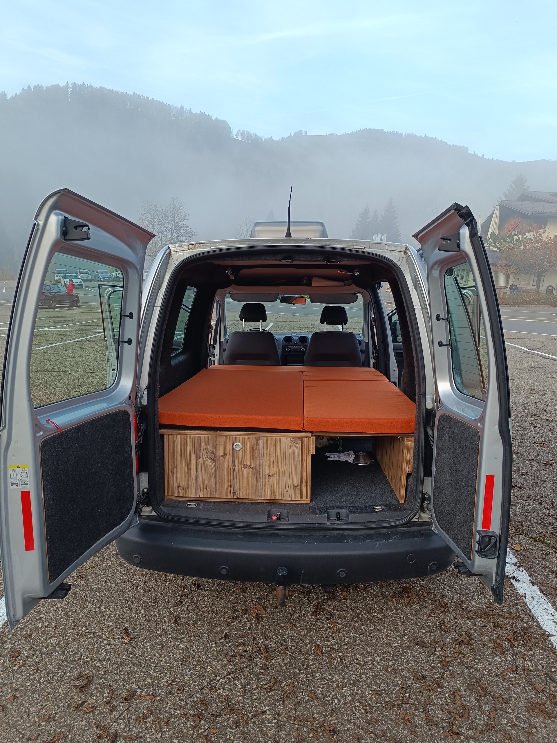 VW Caddy 1.6 TDI DSG-image-1