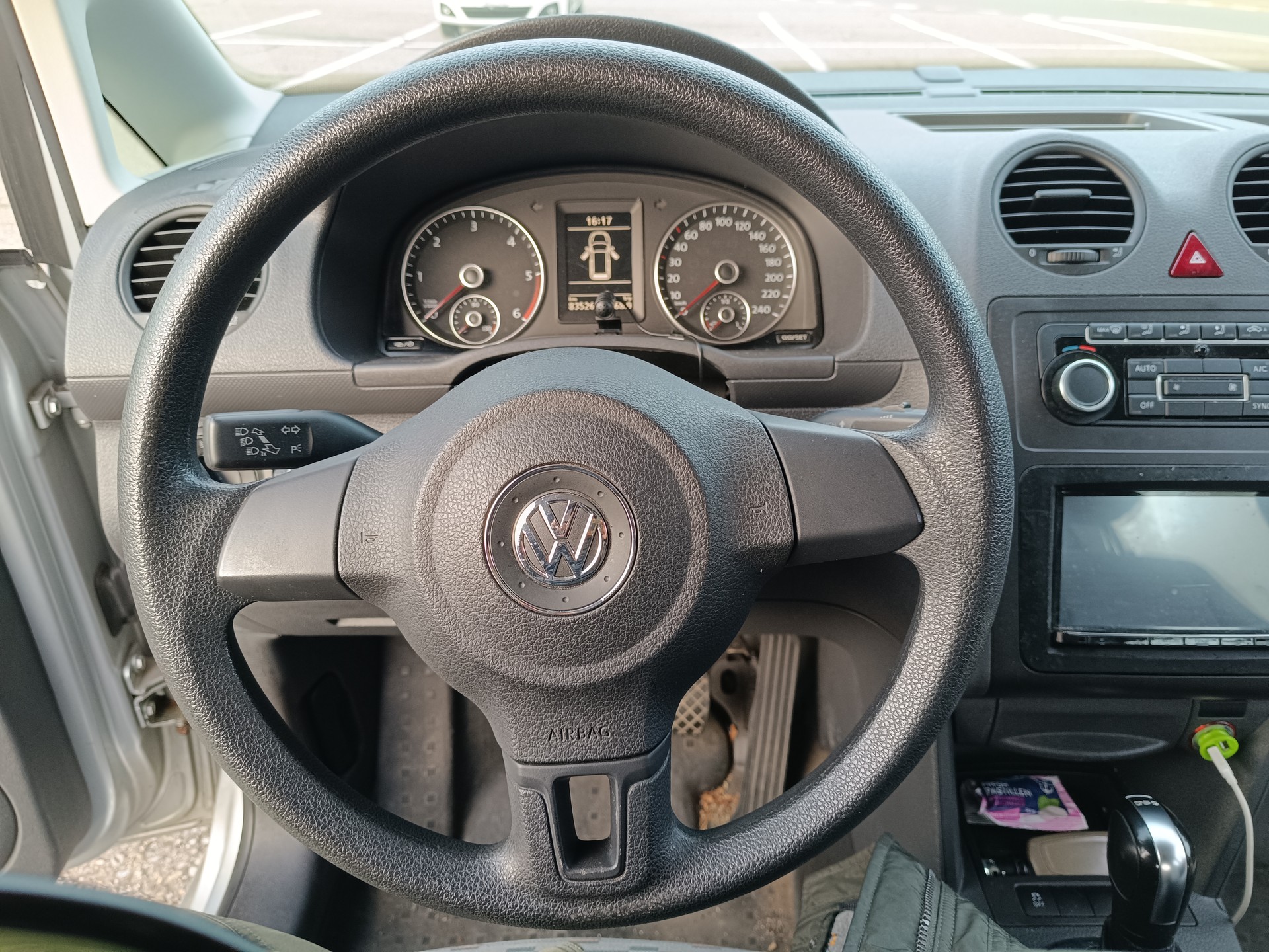 VW Caddy 1.6 TDI DSG-image-14