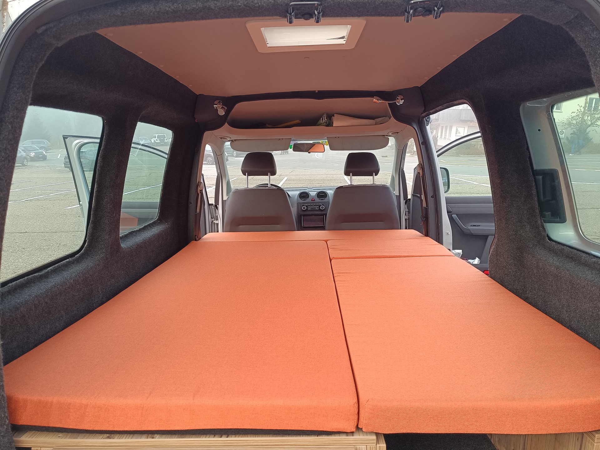 VW Caddy 1.6 TDI DSG-image-6