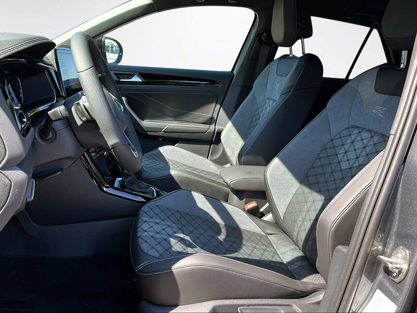 VW T-Roc 2.0 TSI R-Line DSG 4Motion-image-7