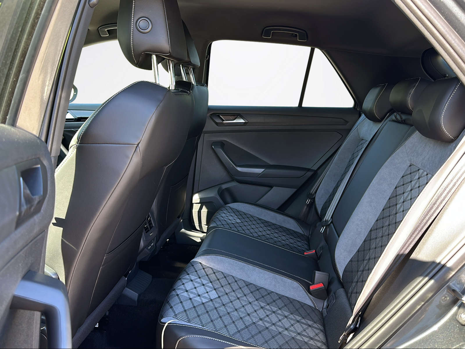 VW T-Roc 2.0 TSI R-Line DSG 4Motion-image-8