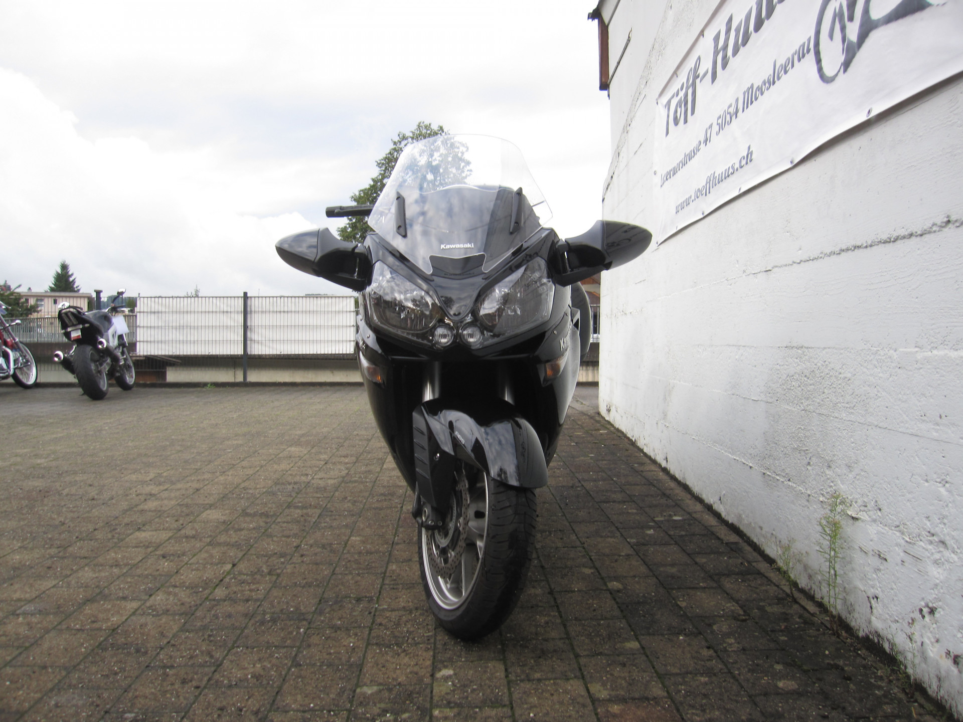 KAWASAKI 1400 GTR-image-1