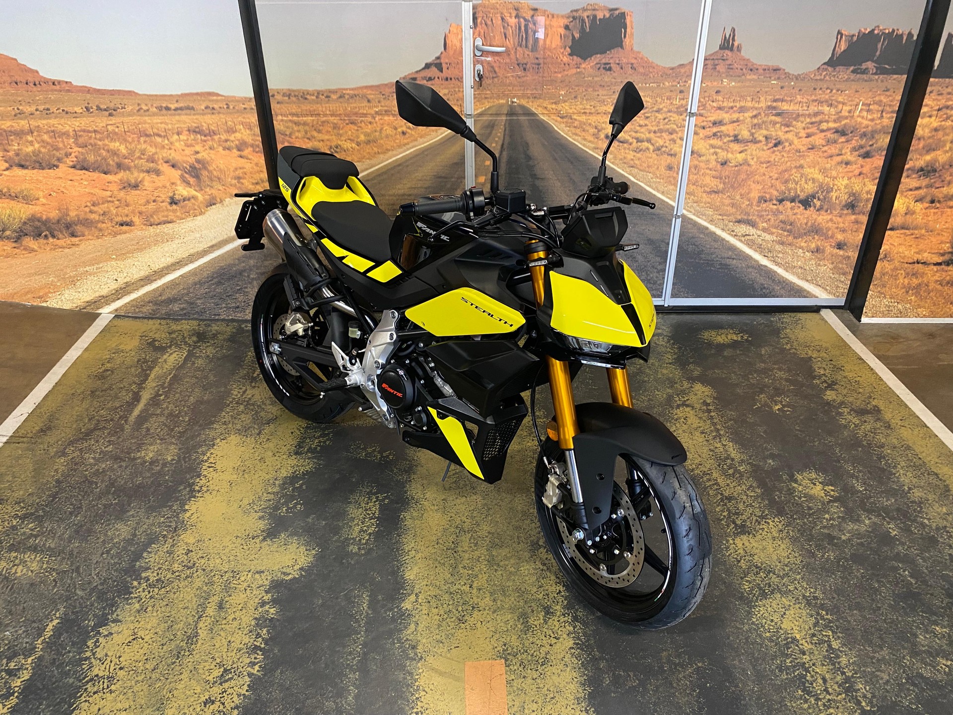 FANTIC STEALTH 125-image-2
