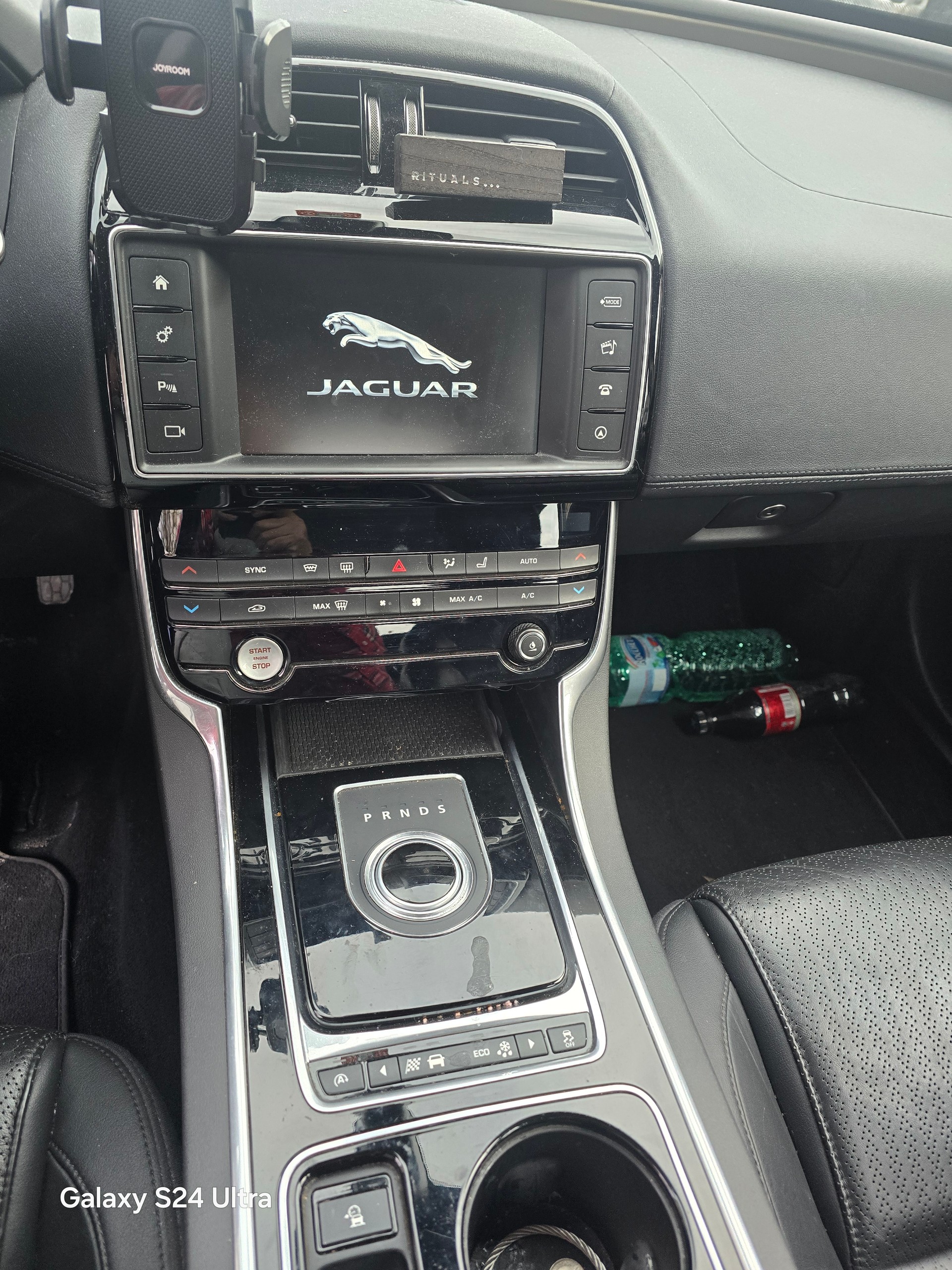 JAGUAR XE E-Performance 20d R-Sport Automatic-image-9