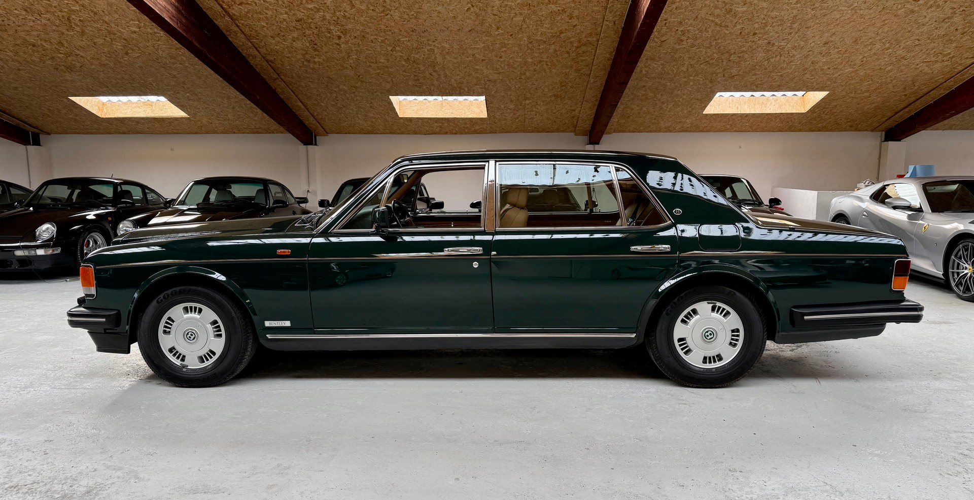 BENTLEY Brooklands LWB-image-1