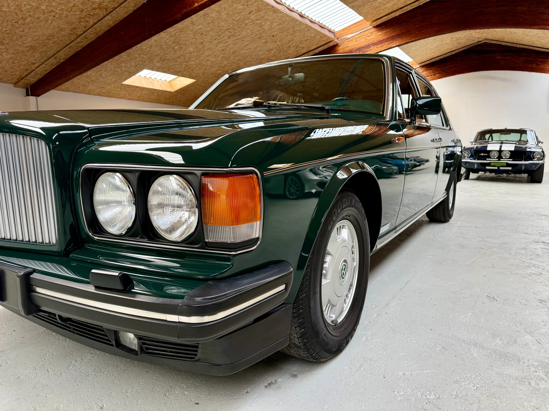 BENTLEY Brooklands LWB-image-4