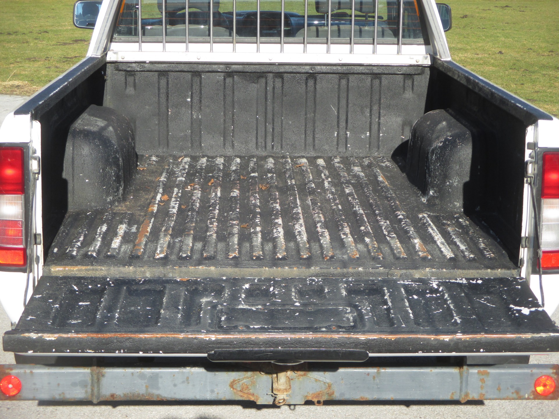 NISSAN NP300 4x4 King Cab-image-5