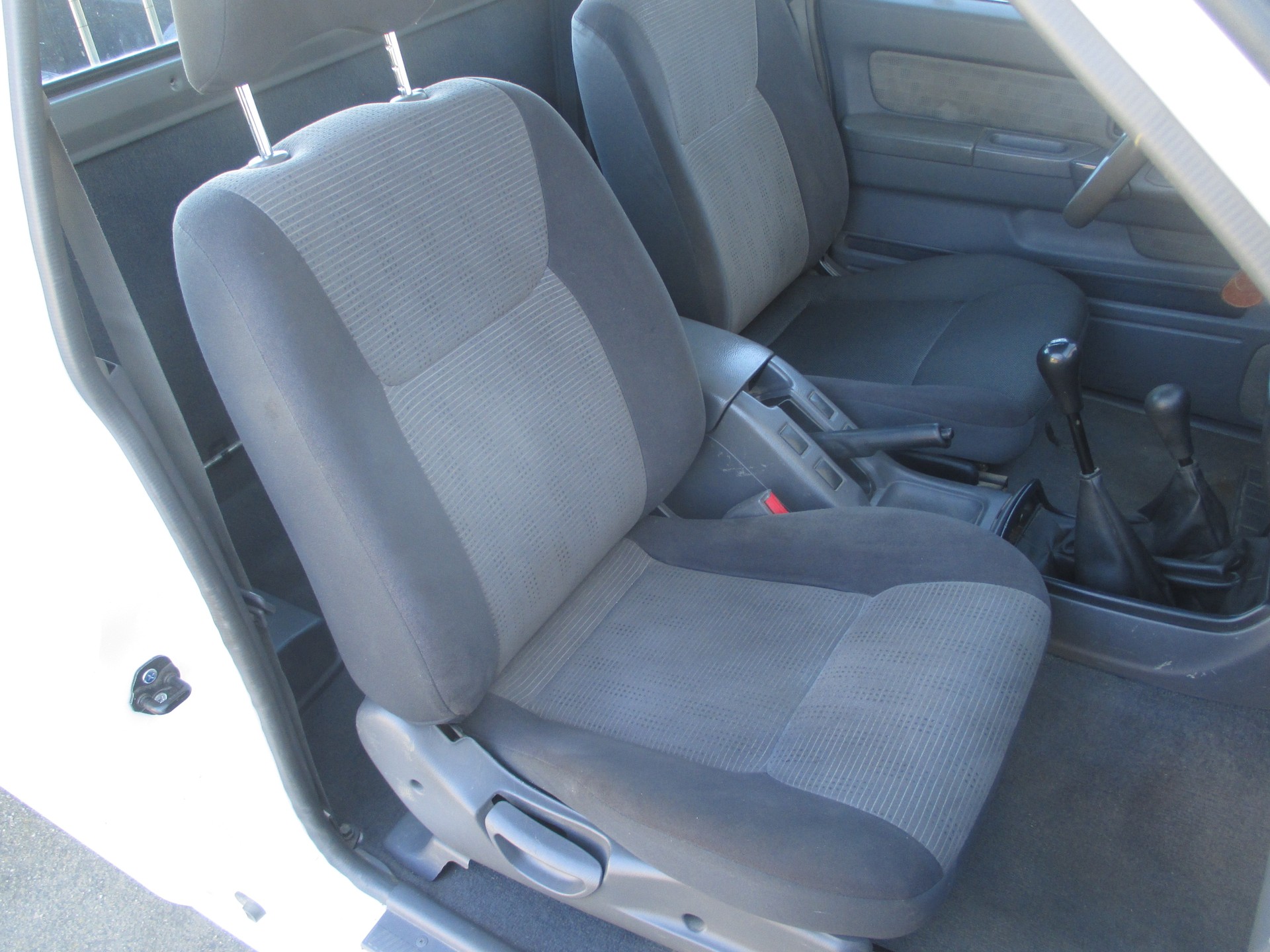 NISSAN NP300 4x4 King Cab-image-9