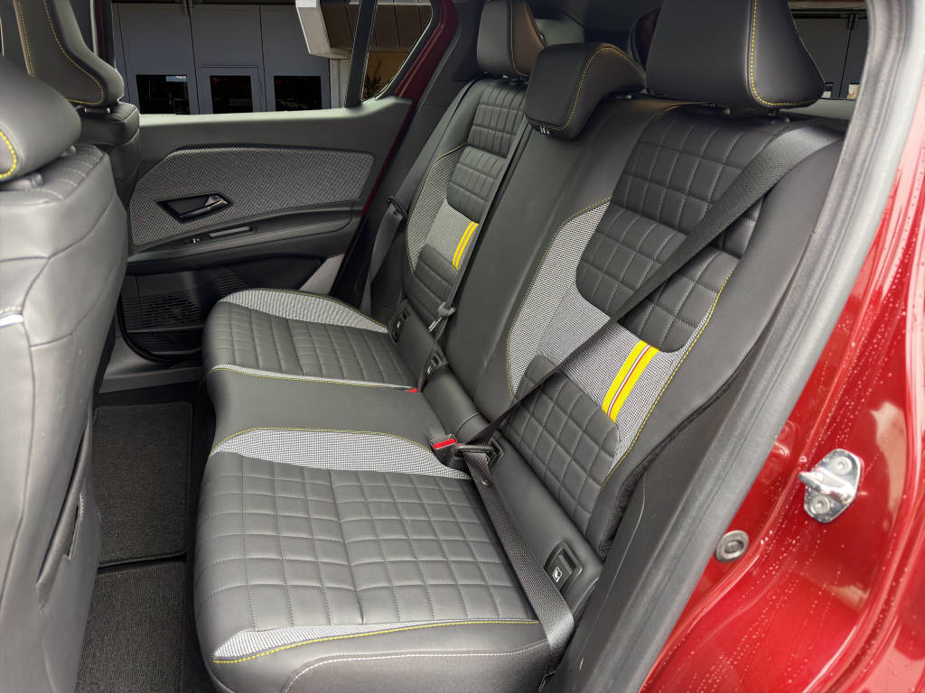 RENAULT R4 E-Tech Comfort Range iconic-image-12
