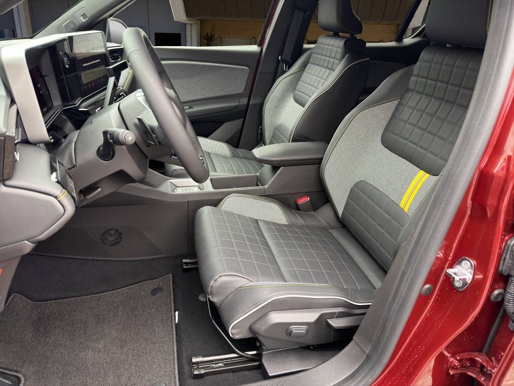 RENAULT R4 E-Tech Comfort Range iconic-image-9