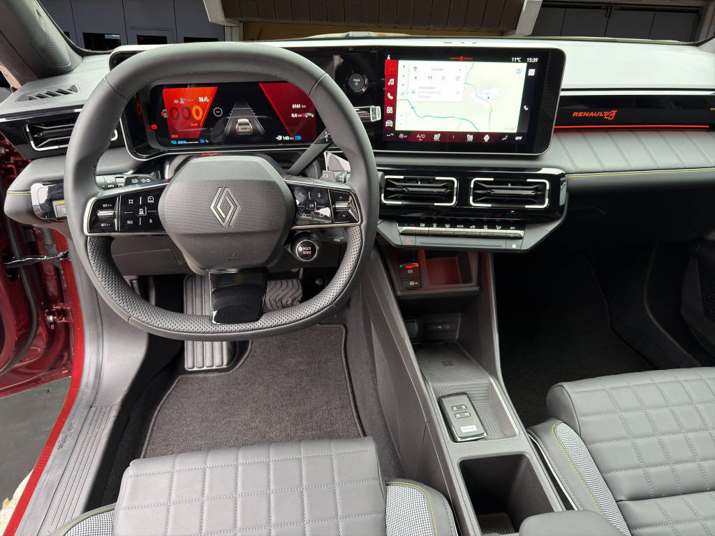 RENAULT R4 E-Tech Comfort Range iconic-image-13