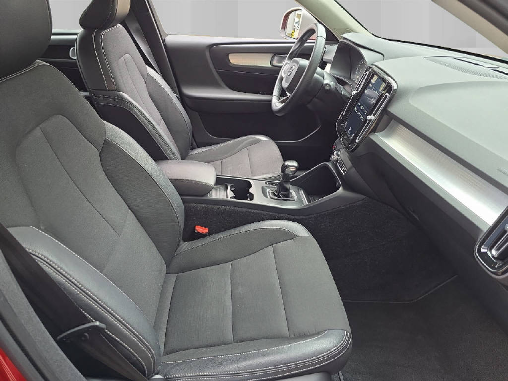 VOLVO XC40 1.5 T3 Momentum-image-14