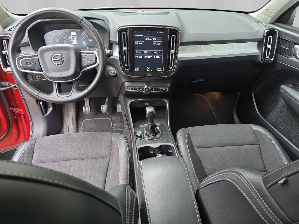 VOLVO XC40 1.5 T3 Momentum-image-12