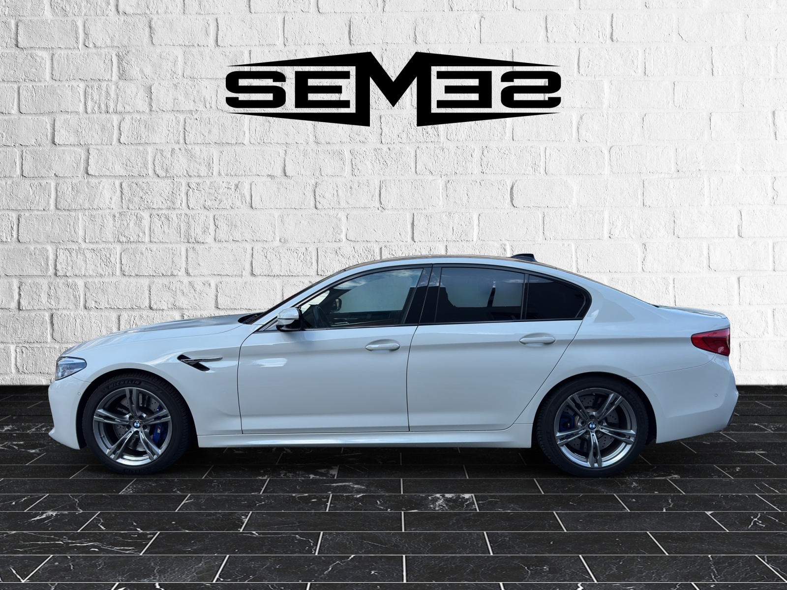 BMW M5 xDrive Drivelogic-showroom-element-1