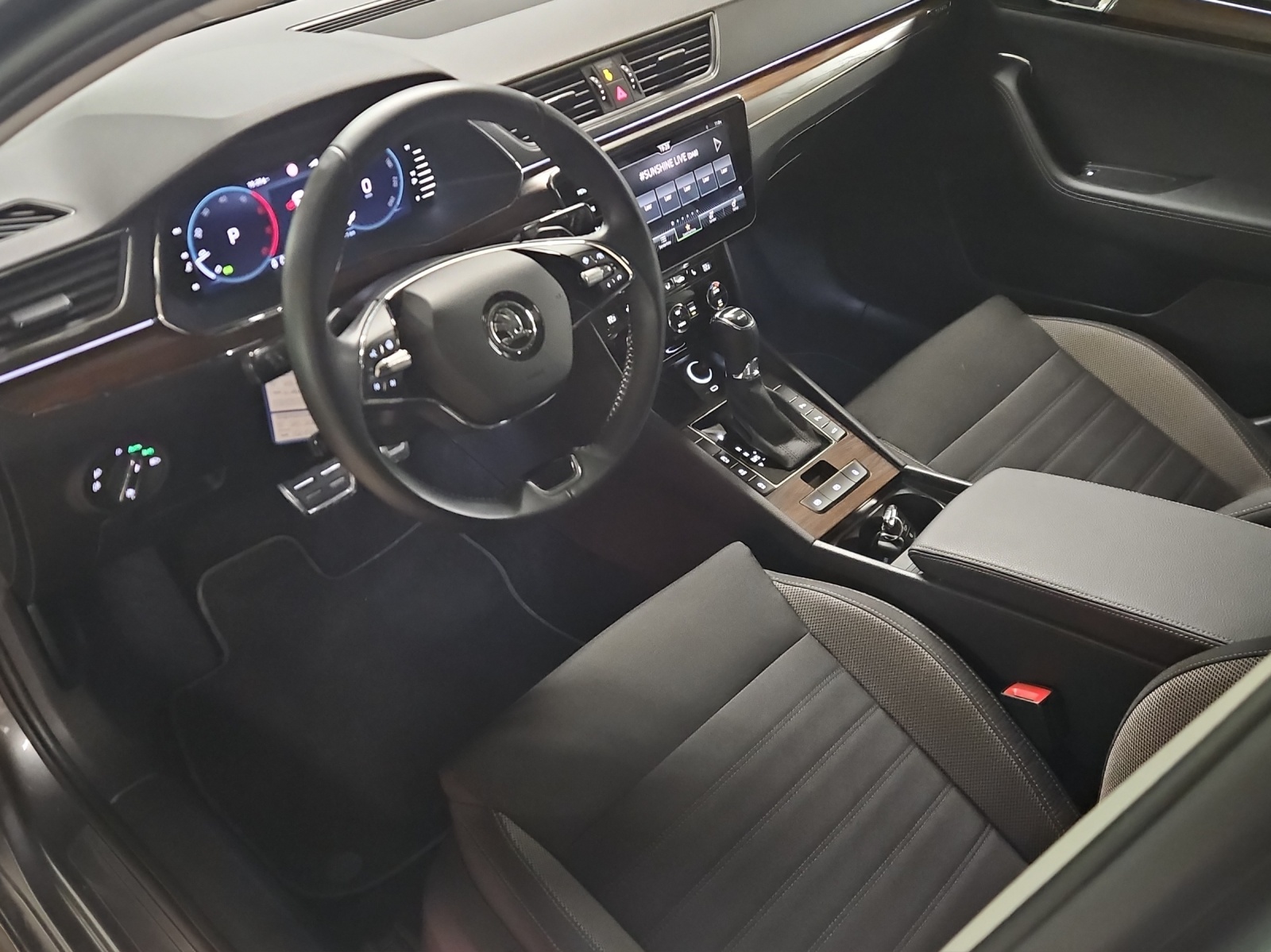 SKODA Superb Combi 2.0 TDi SportLine Light 4x4 DSG-image-6