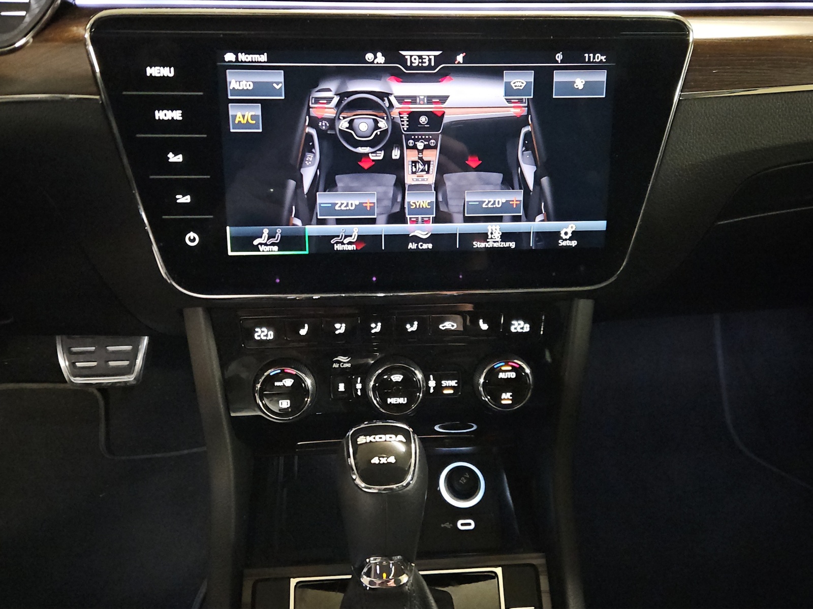 SKODA Superb Combi 2.0 TDi SportLine Light 4x4 DSG-image-16