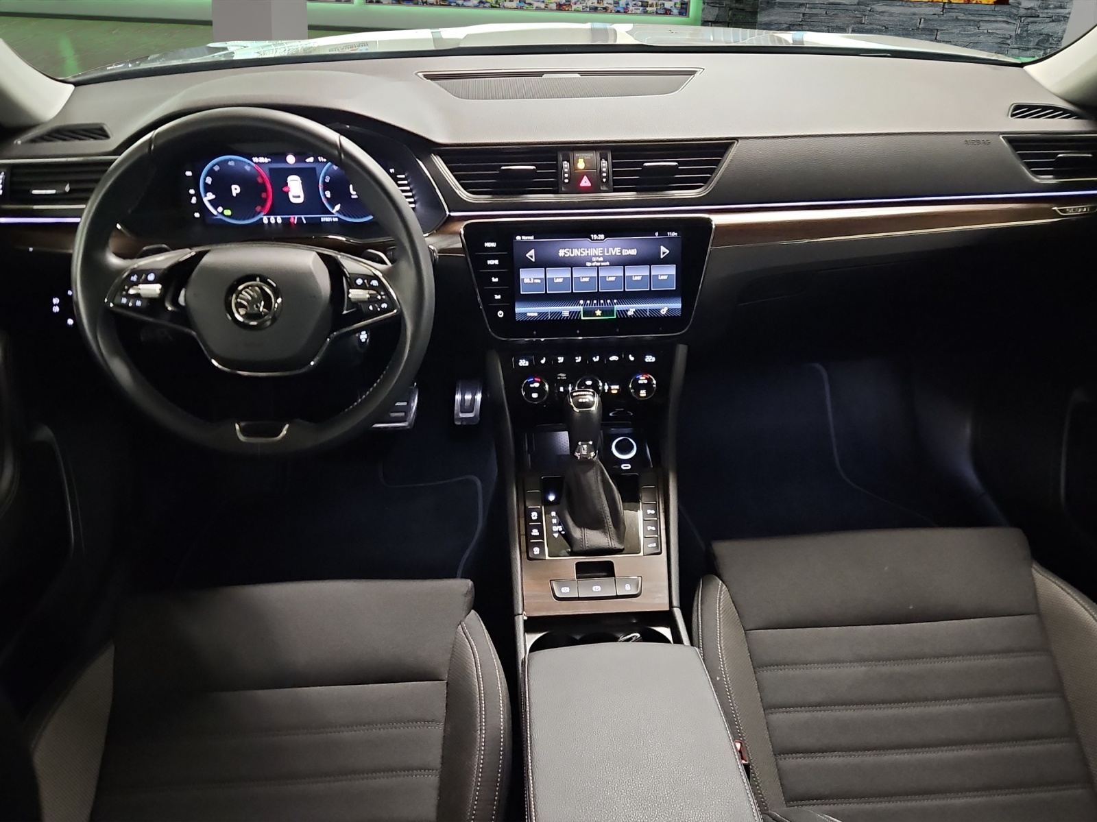 SKODA Superb Combi 2.0 TDi SportLine Light 4x4 DSG-image-7