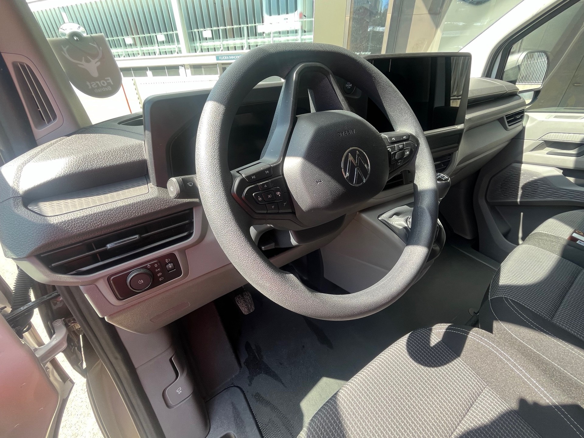 VW Transporter 2.0 TDI-image-4