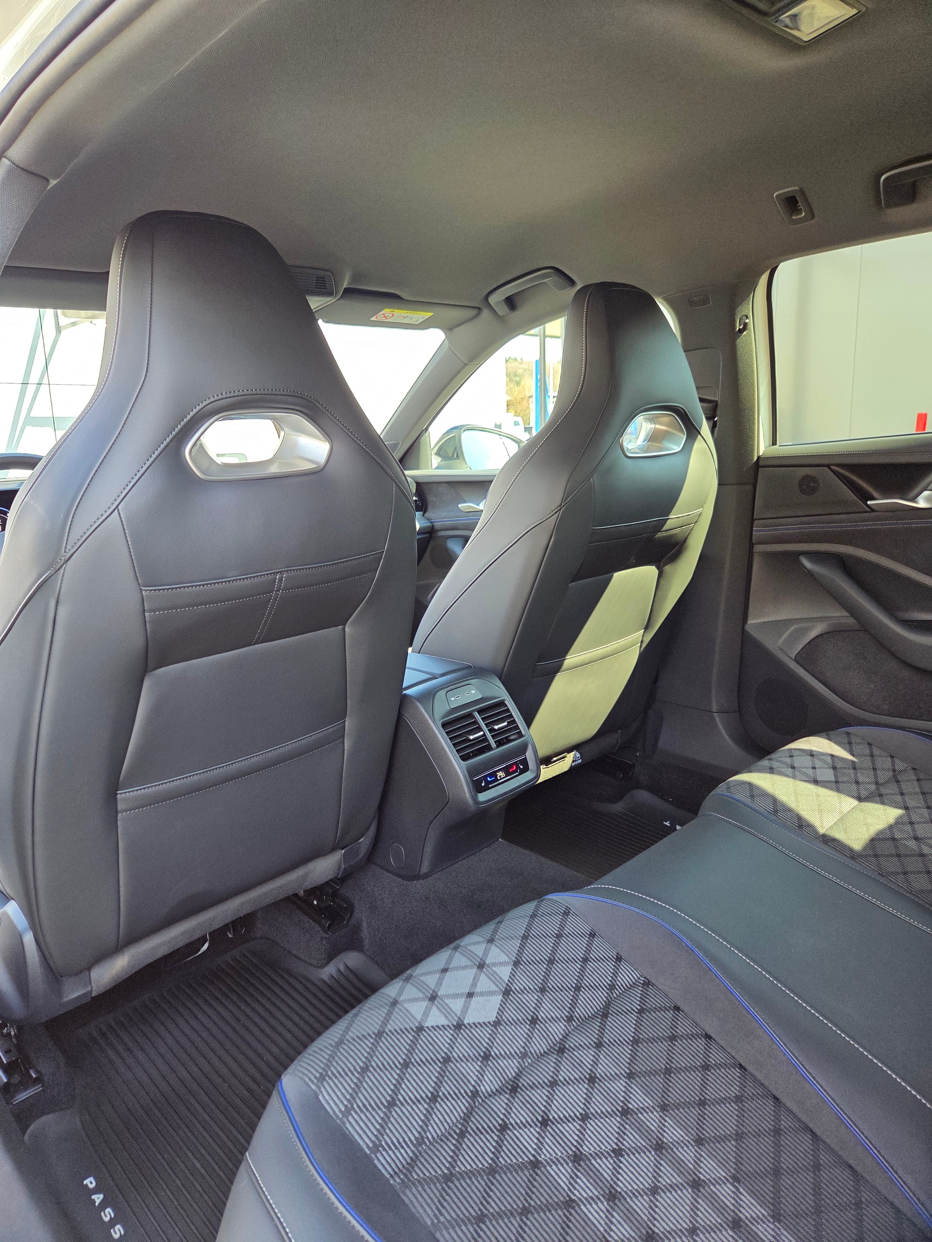 VW Passat Variant 2.0 TDI evo R-Line 4 Motion DSG-image-9